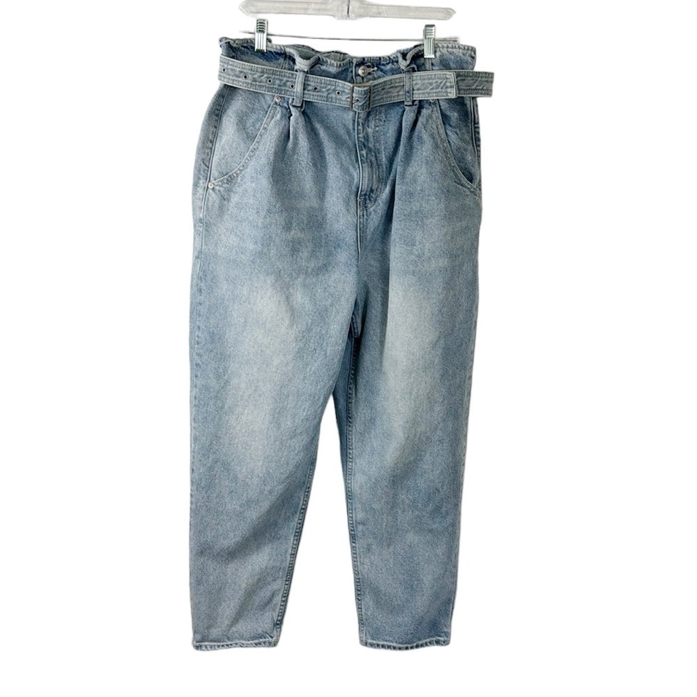 We The Free Women's 31 Acid Wash Paperbag Jeans Blue Pleated Tapered Leg EUC‎